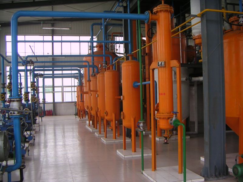 亚临界低温萃取艾草精油优势是什么？低温萃取设备应该如何选择